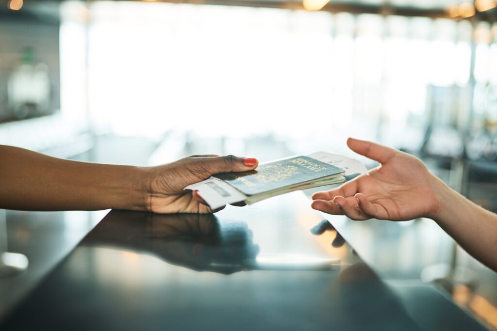 Como Imigrantes Podem se Inserir no Mercado de Trabalho Formal?