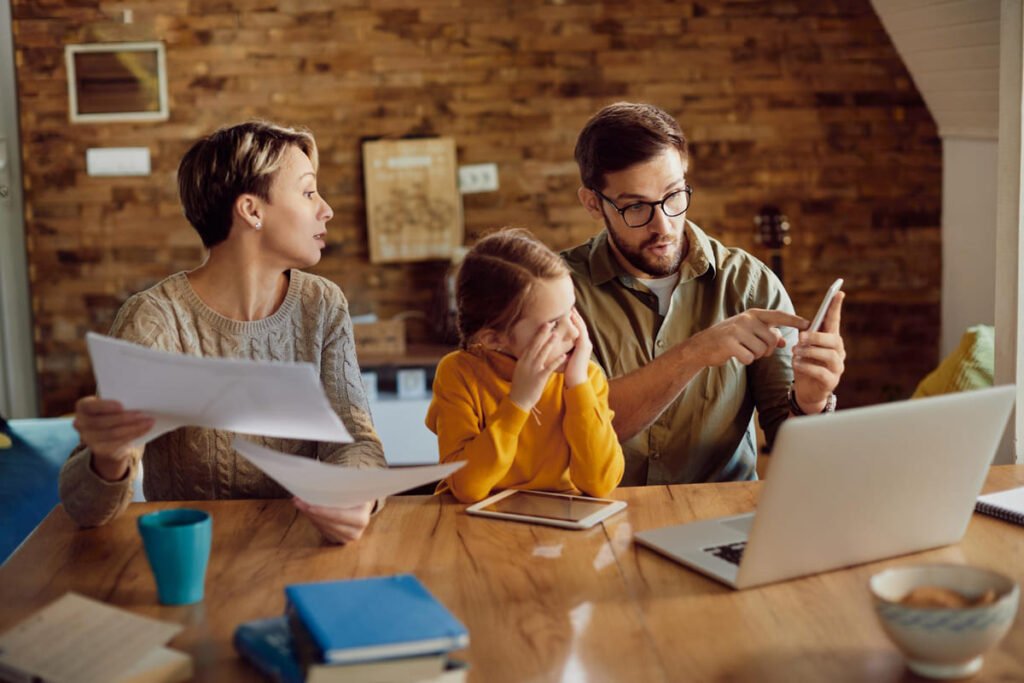 Famílias Endividadas Impulsionam Conteúdo de Finanças Pessoais nas Redes Sociais