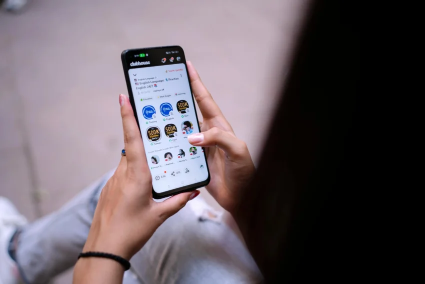 Famílias Endividadas Impulsionam Conteúdo de Finanças Pessoais nas Redes Sociais